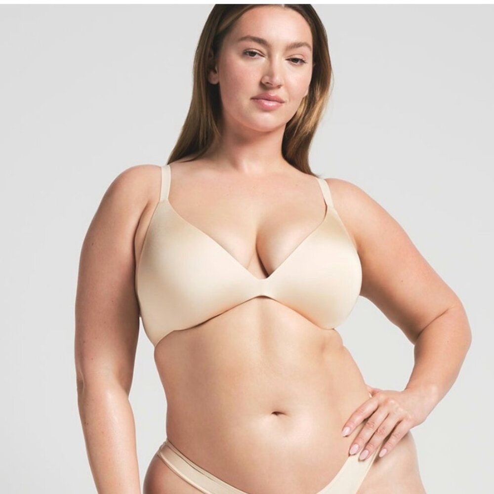 SKIMS- Wireless Form Super Push-Up Bra